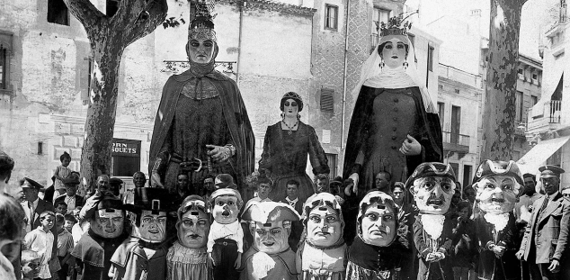 Els nans i els gegants (1930). Santiago Carreras Olivé. Arxiu Municipal de Mataró. Fons l'Abans Mataró