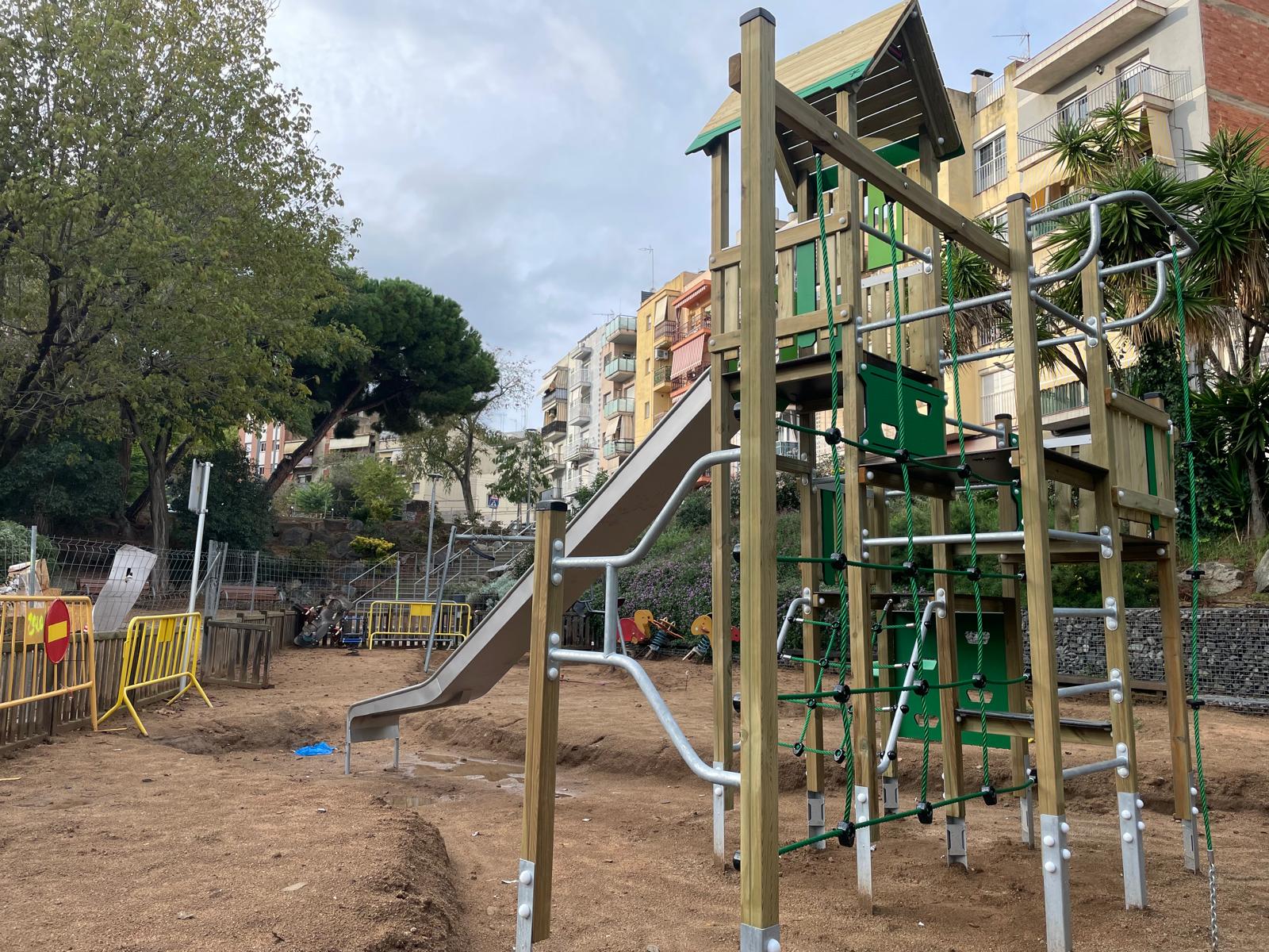 Parc de la Llàntia, on s'ha renovat completament l'àrea de joc infantil. Foto: Ajuntament
