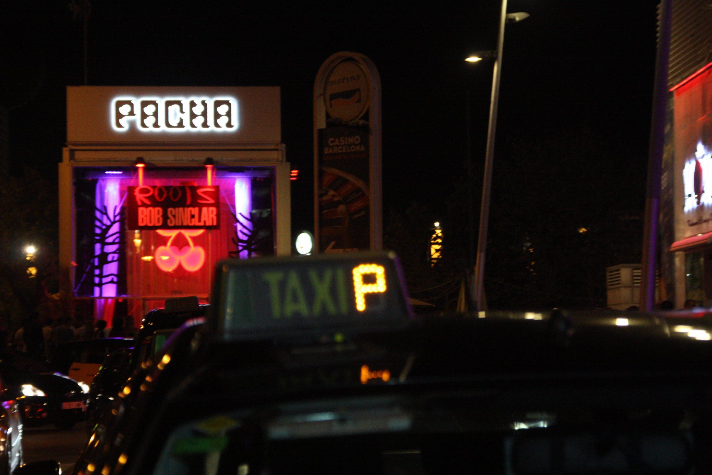 La discoteca Pachà al Puerto Olímpico, a los entornos de la cual habrían tenido lugar las peleas. Foto: ACN