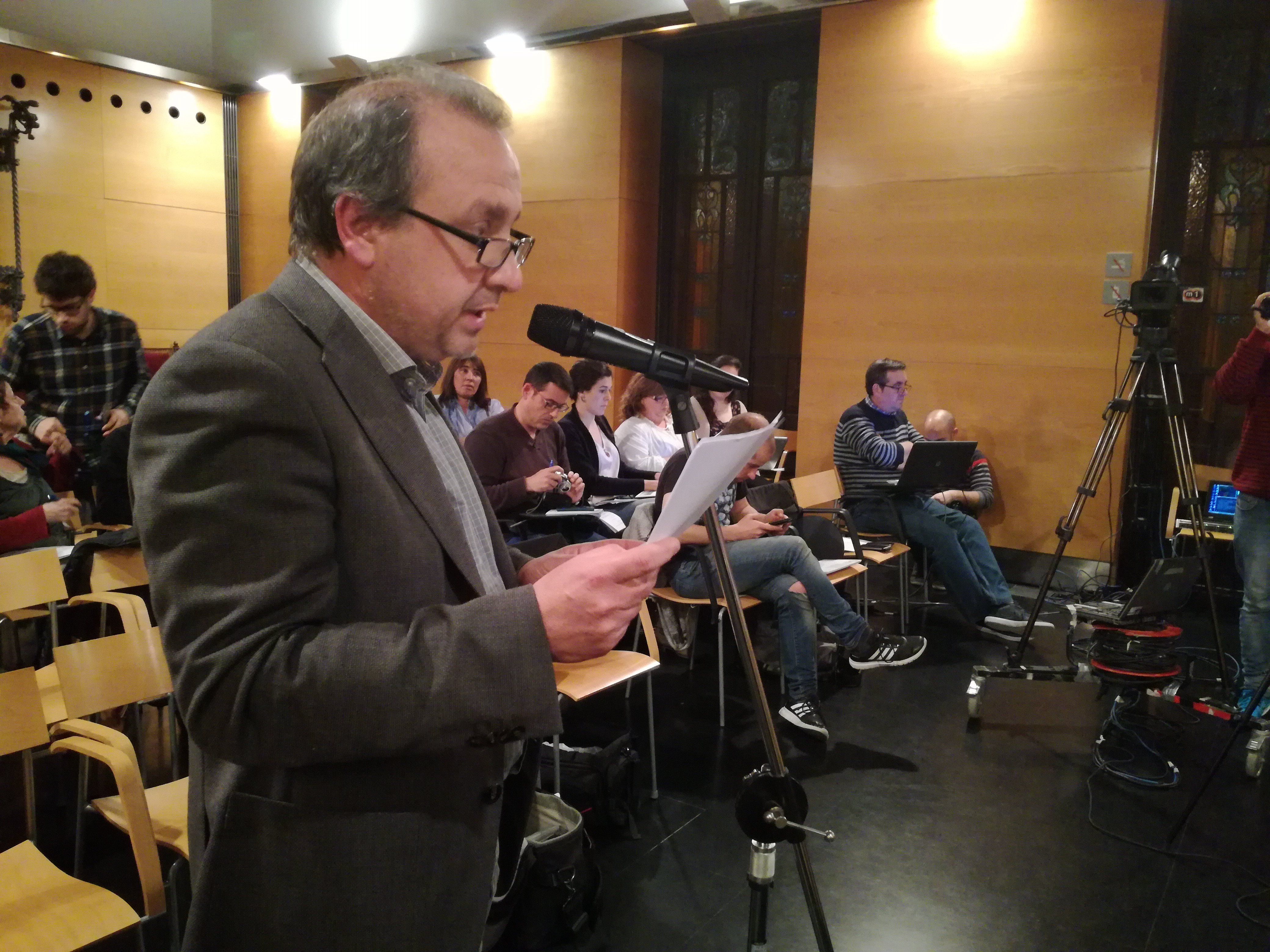 Carles Estapé, del Pacte Local pel Dret a Decidir, intervenint al Ple. Foto: V. B.