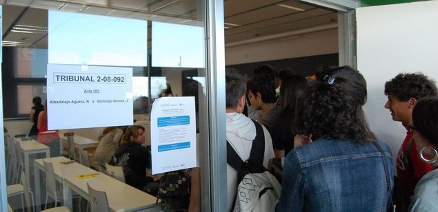 Alumnes a punt de fer una de les proves de Selectivitat al TecnoCampus