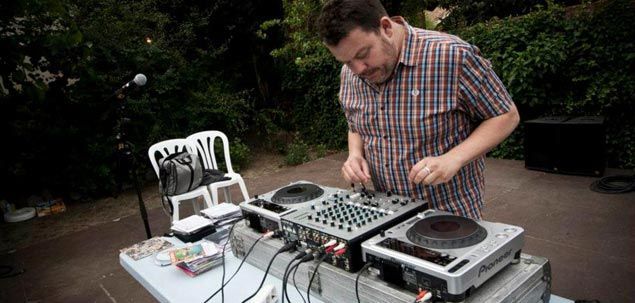 Miki Puig, ejerciendo de DJ en una edición anterior de la fiesta