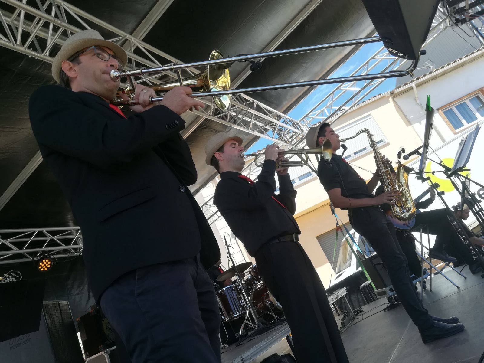 Men in Swing