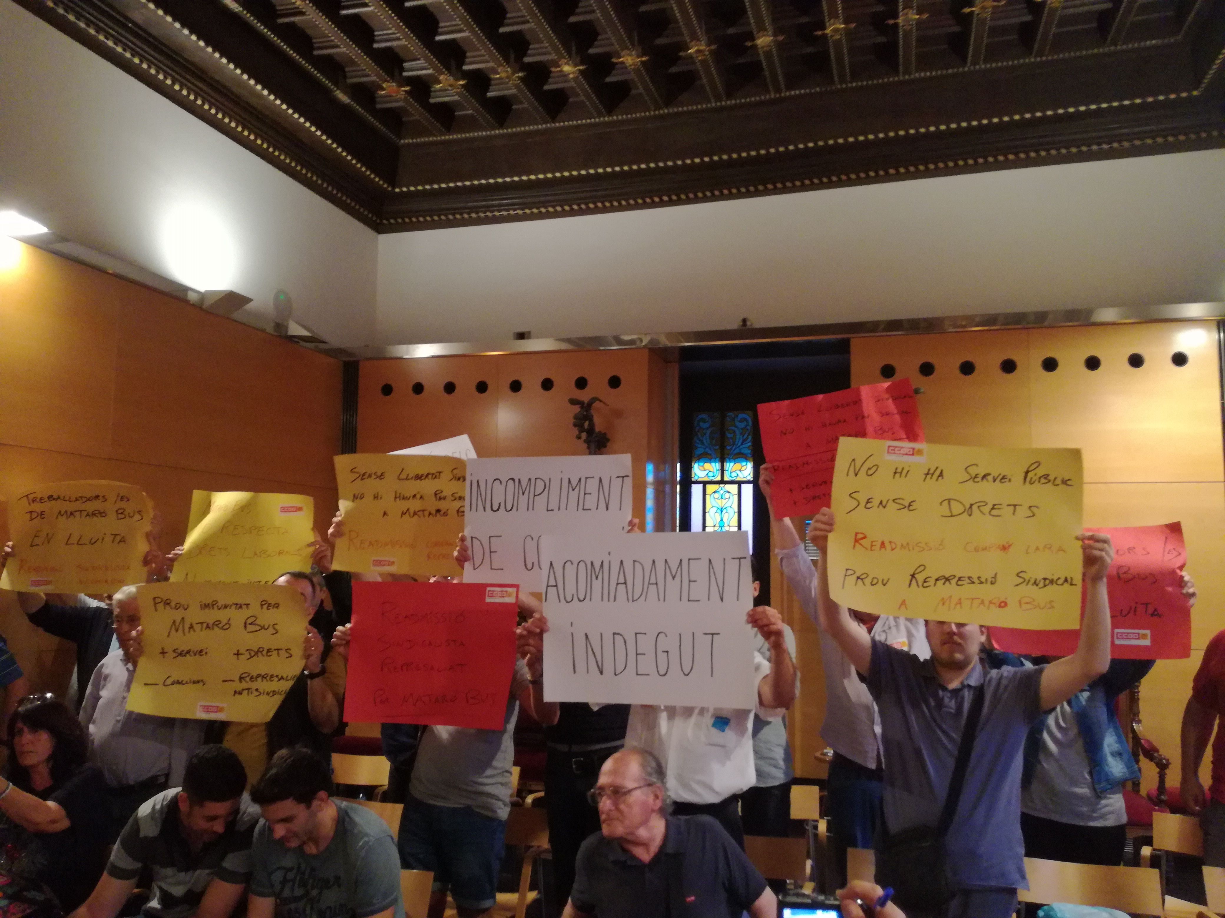 Protesta al Pleno. Foto: V. B.