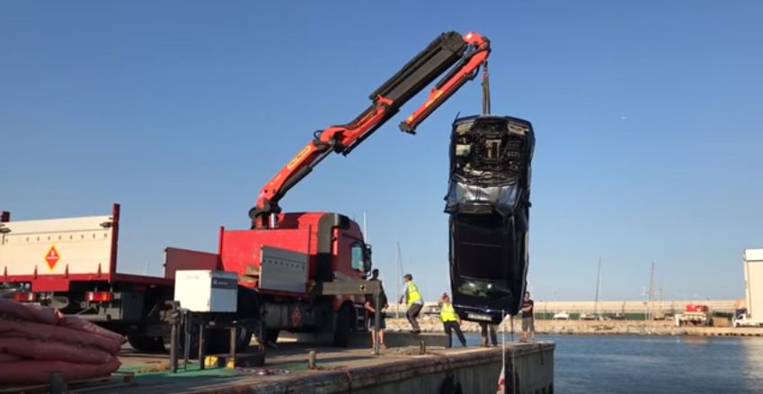 La recogida del vehículo. Foto: Radio Arenys
