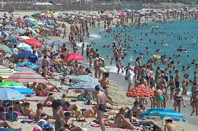 La playa de Mataró, en plena temporada veraniega