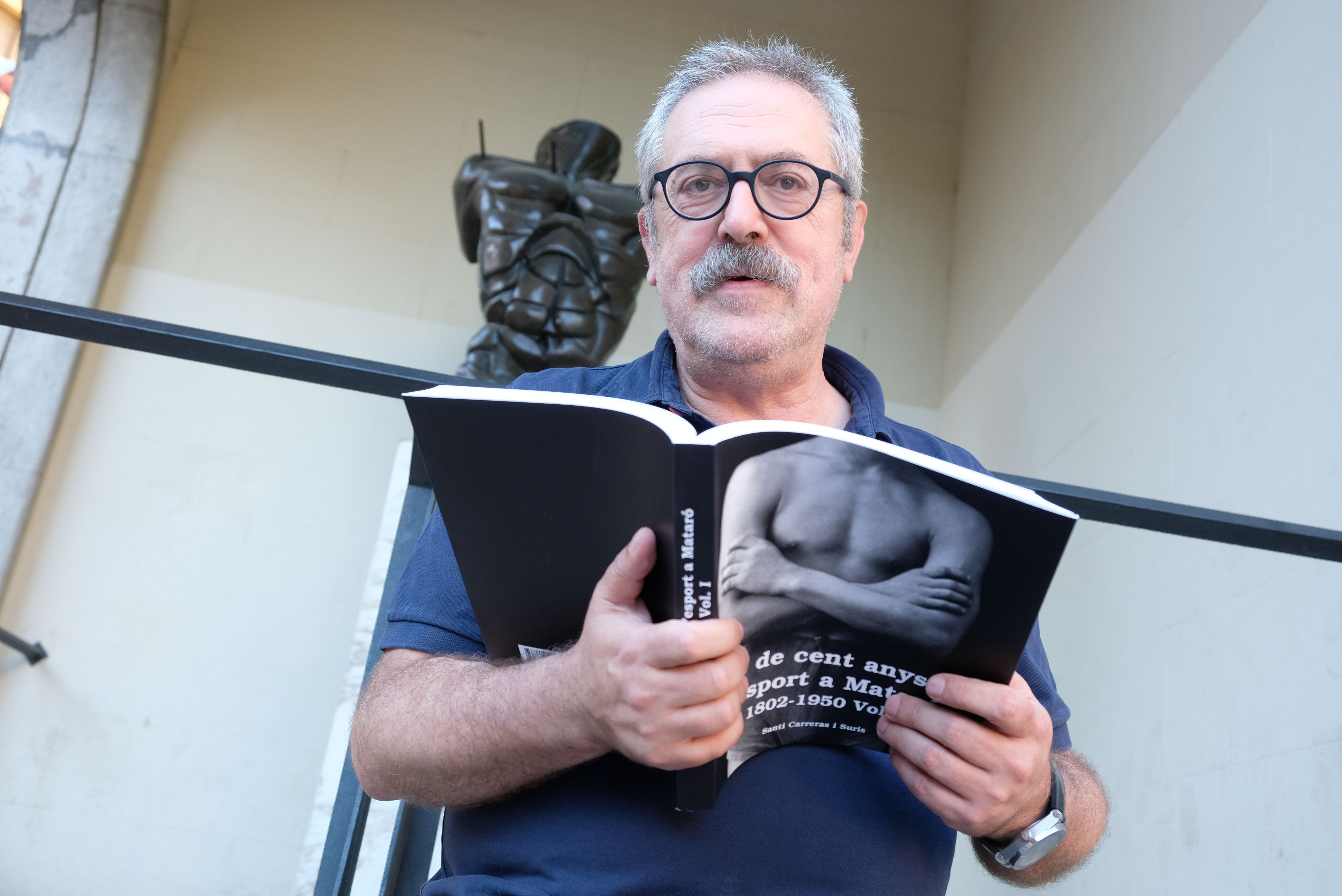 Santi Carreras amb el nou llibre.
