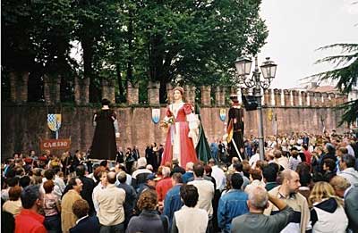Els gegants de Tortosa que ens visitaran per les Santes. Els gegants de Tortosa que ens visitaran per les Santes.