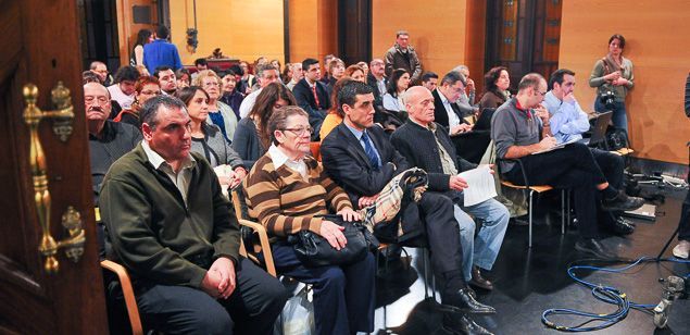 Alguns representants del Col·legi d'advocats entre el públic al ple