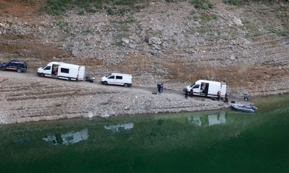 La comitiva judicial al pantà de Susqueda. Foto: ACN