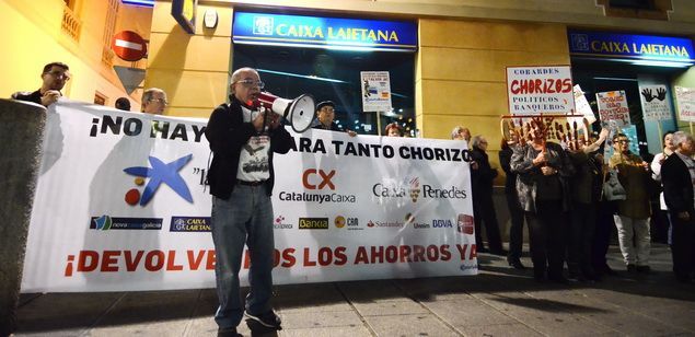 Una manifestación de afectados por las preferentes en Mataró