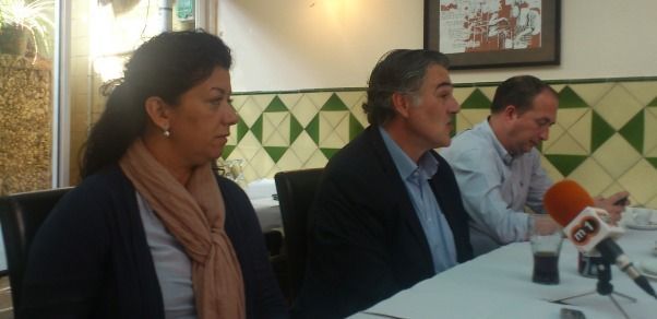 El portavoz popular, José Manuel López, a companyat de dos regidores del grupo El portavoz popular, José Manuel López, a companyat de dos regidores del grupo