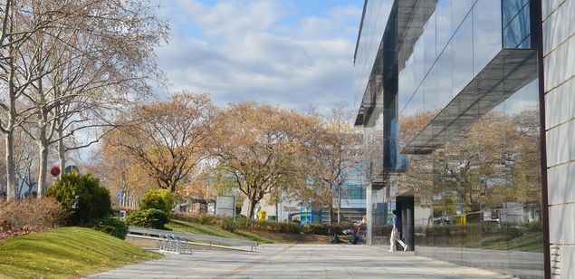 La sede de Pumsa, en el edificio de vidrio