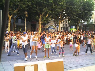 Asistentes en un momento del baile. Asistentes en un momento del baile.