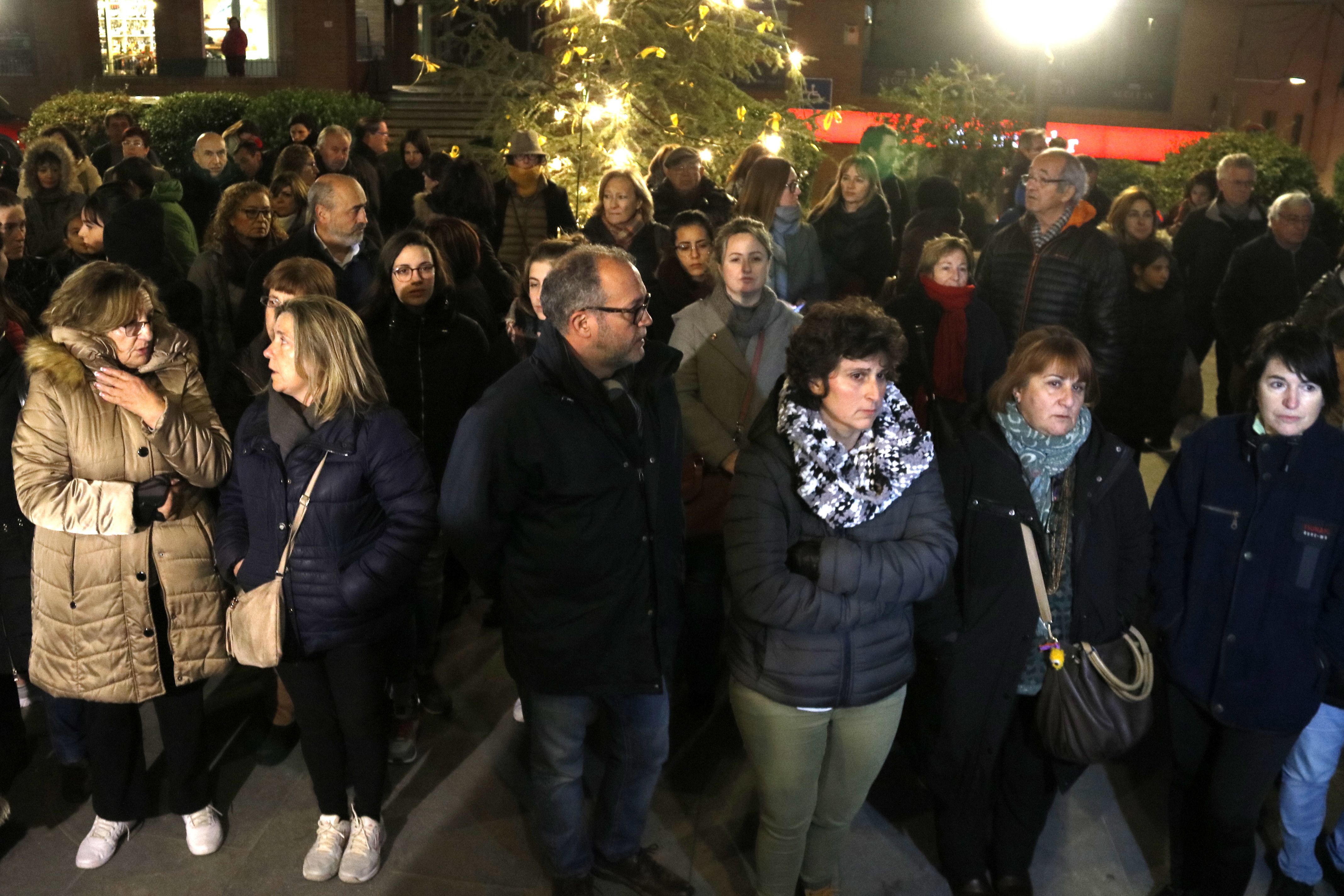 Concentración a Llavaneres contra la violencia de género, después de la agresión sexual a una mujer el pasado 28 de diciembre. Imagen del 9 de enero de 2018. (horizontal)