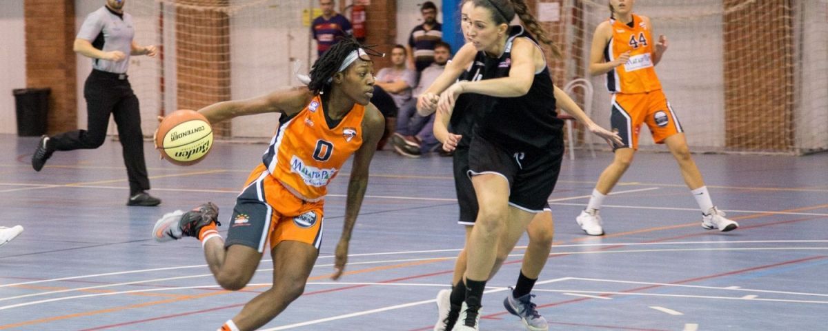 Judy Jones, 10 puntos y 11 rebotes.