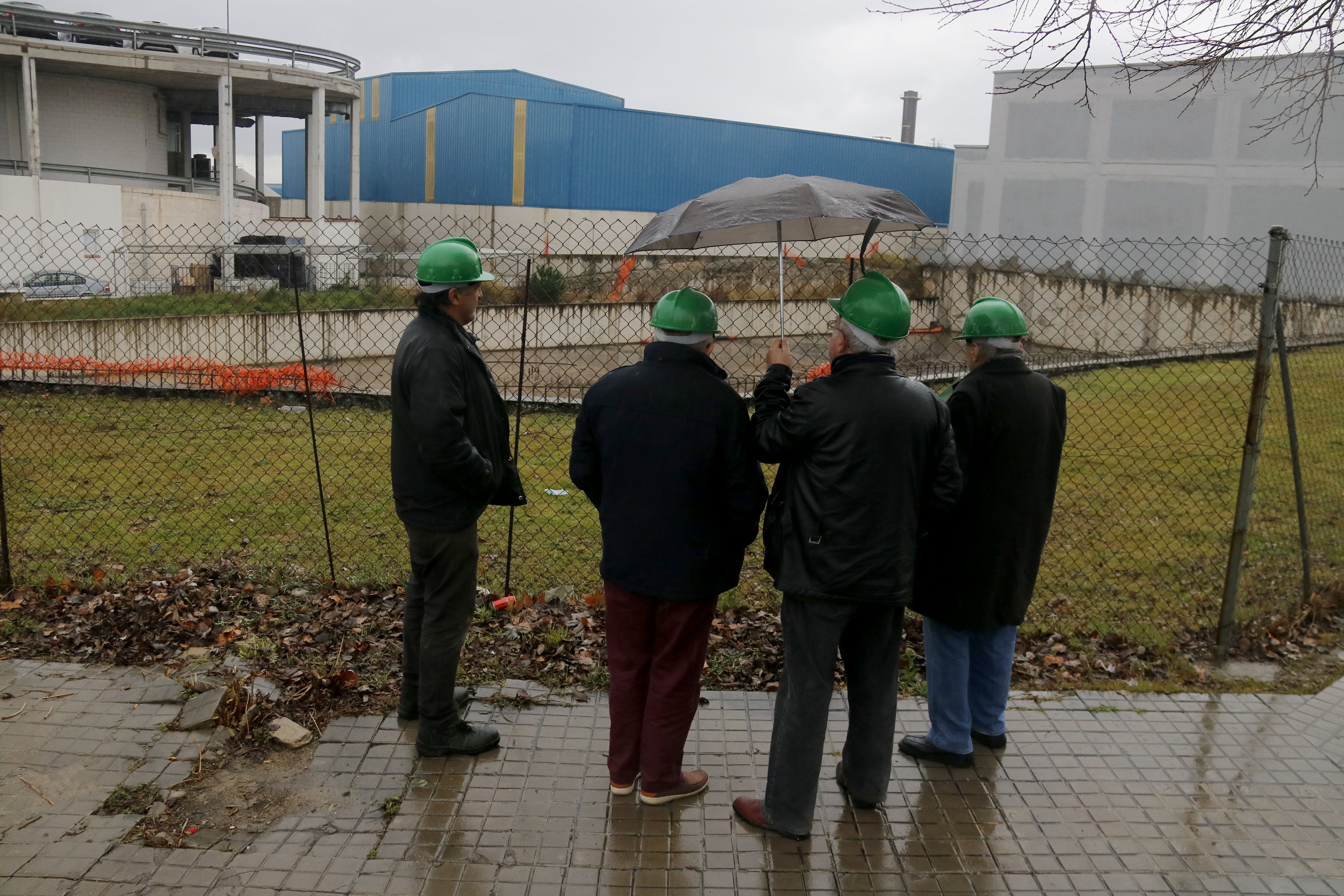 El promotor amb algun dels tècnics del projecte.. Foto: ACN