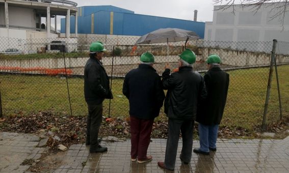 El promotor amb algun dels tècnics del projecte.. Foto: ACN