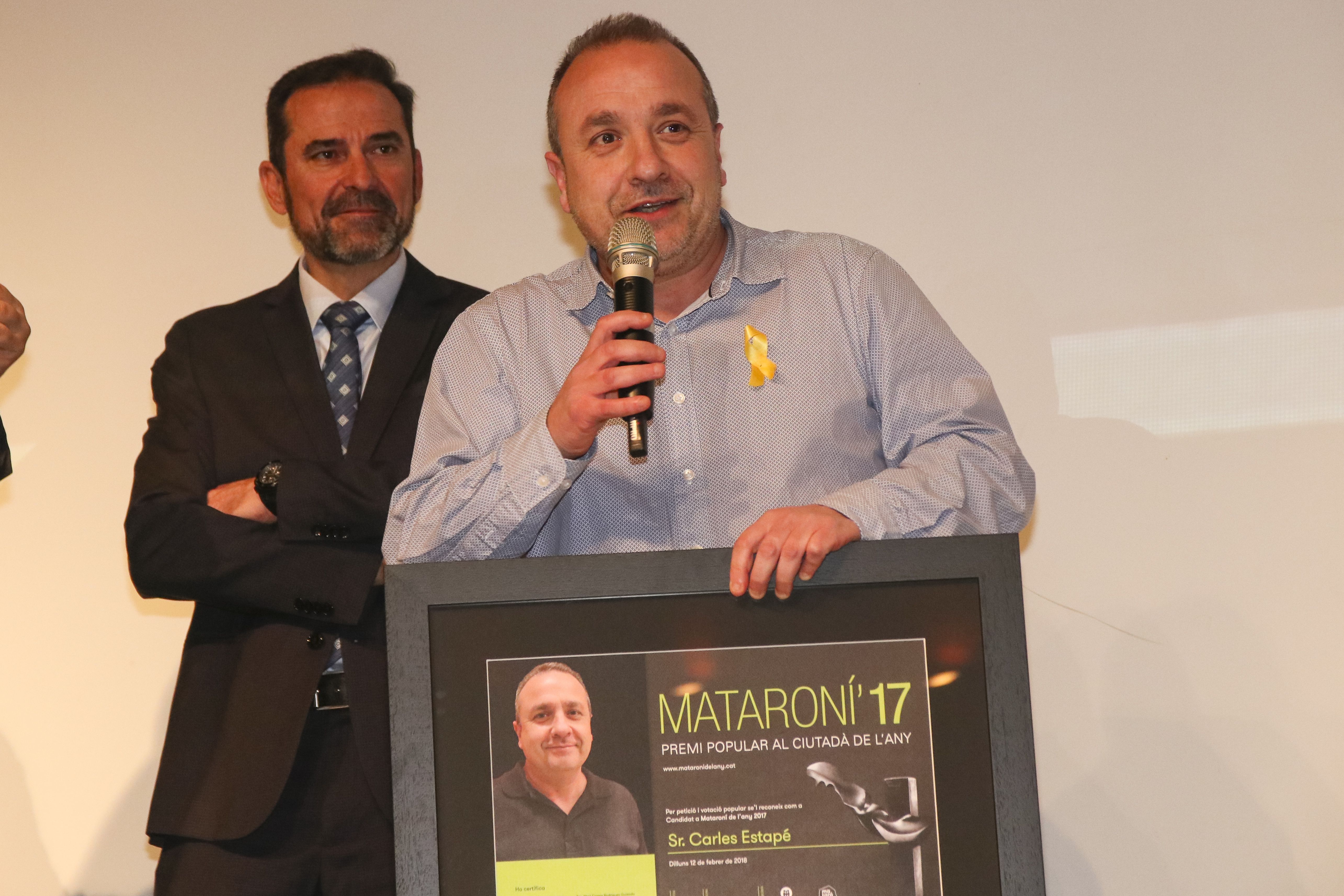 Carles Estapé, rebent el guardó. Foto: Daniel Ferrer / Tot Mataró