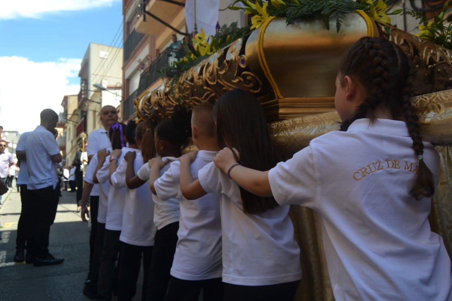Procesión de la Cruz de Mayo en Mataró. Foto: Santi Flores / Comisión Semana Santa Mataró