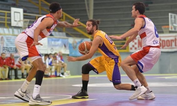 Bàsquet UE Mataró Feimat - Valls. Foto: R.Gallofré Bàsquet UE Mataró Feimat - Valls. Foto: R.Gallofré