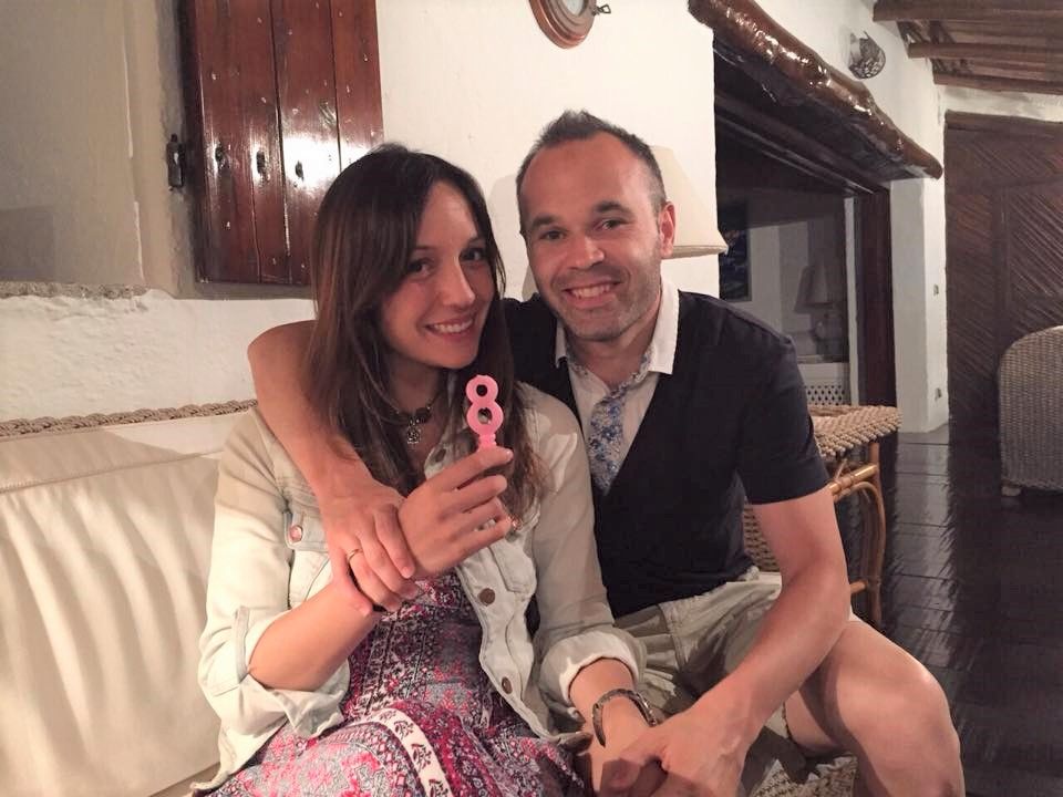 Iniesta con su pareja Anna Ortiz