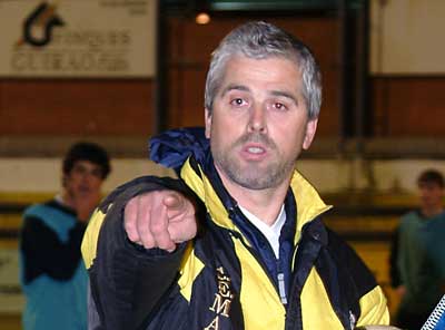 Imatge de l'entrenador durant un partit.