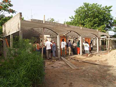 Imatge de les obres de rehabilitació de lescola Sainte Thérèse de Sokone.