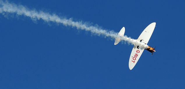 Acrobàcia d'un avió a la festa del 2012 Acrobàcia d'un avió a la festa del 2012