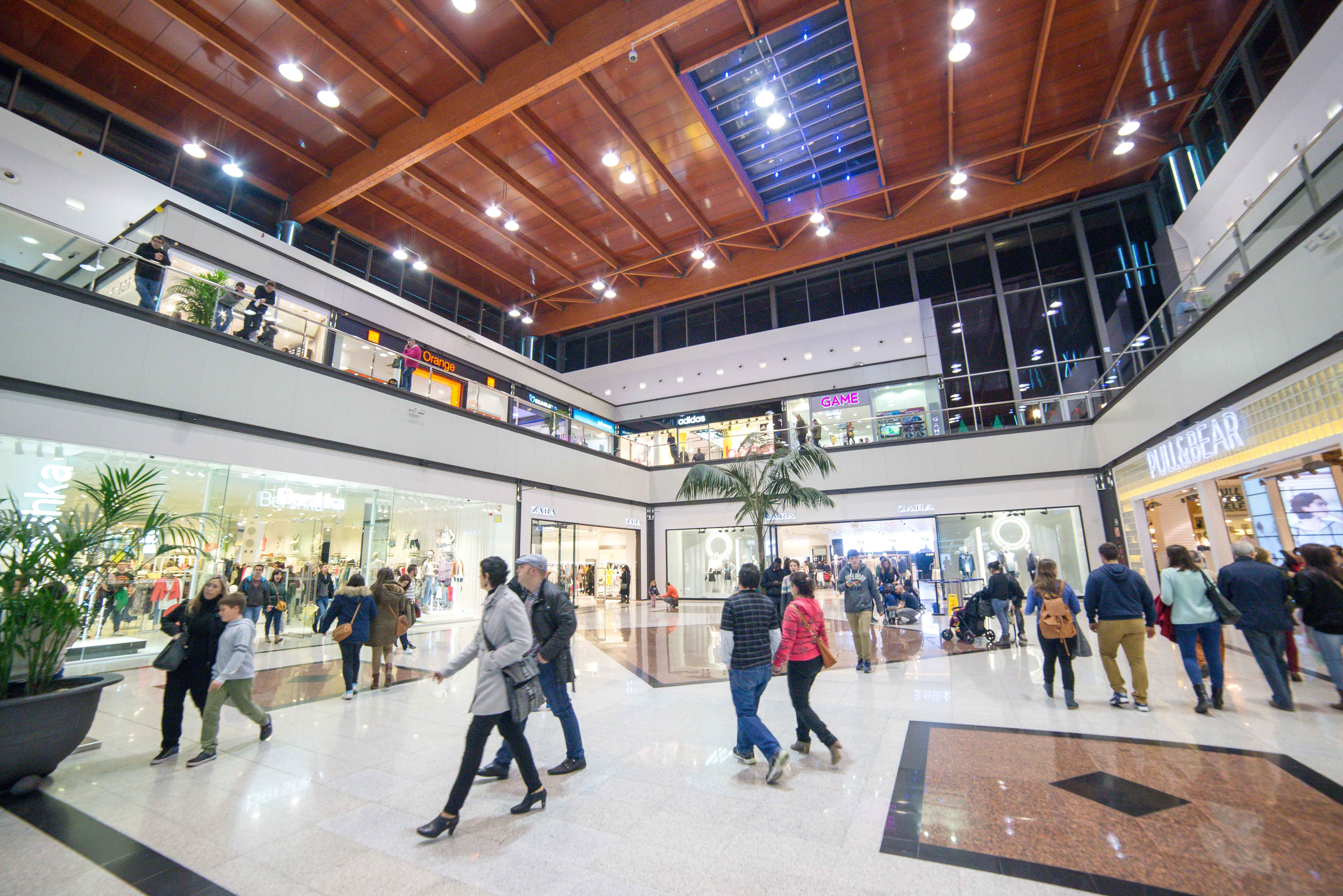 Els centres comercials hauran de limitar les temperatures