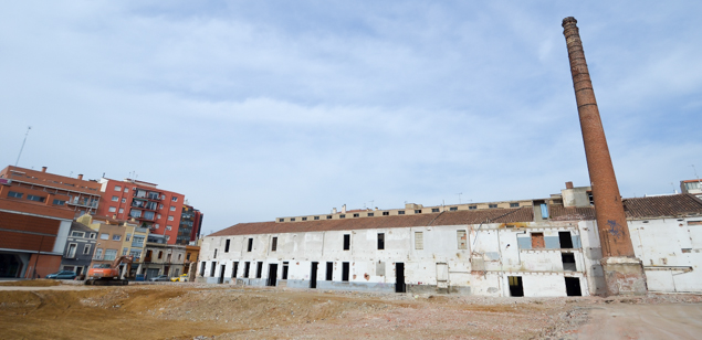 El solar on s'ha de construir l'escola i on estava previst l'aparcament subterrani El solar on s'ha de construir l'escola i on estava previst l'aparcament subterrani