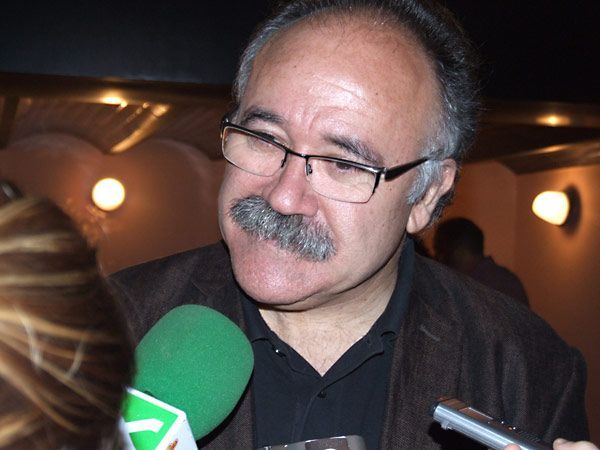 Carod-Rovira atendiendo los medios. Carod-Rovira atendiendo los medios.