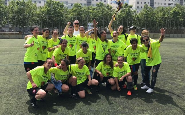 Imagen del equipo campeón y ascendido. Foto: cemataro.cat