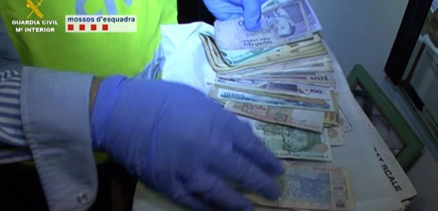 La banda tenía dinero en metálico de más de 100 países La banda tenía dinero en metálico de más de 100 países