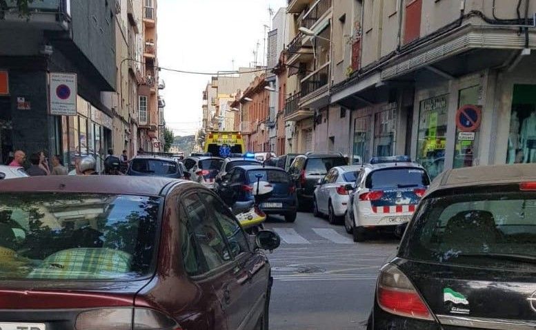 Intervención de la policía a la calle Jaume I. Foto: Cerdanyola Directo Intervención de la policía a la calle Jaume I. Foto: Cerdanyola Directo