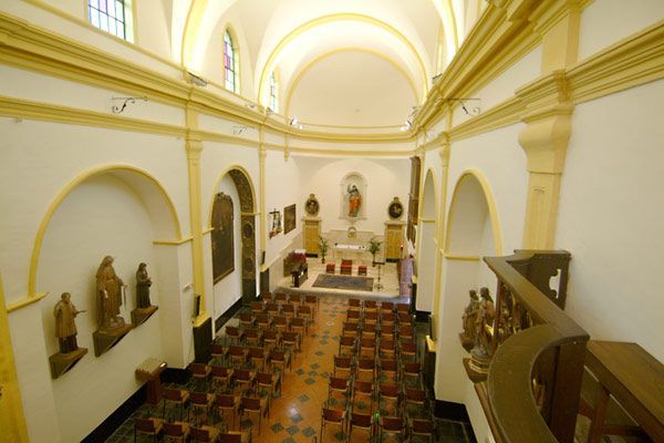 Imatges de l'interior de l'Església sense els retaules.