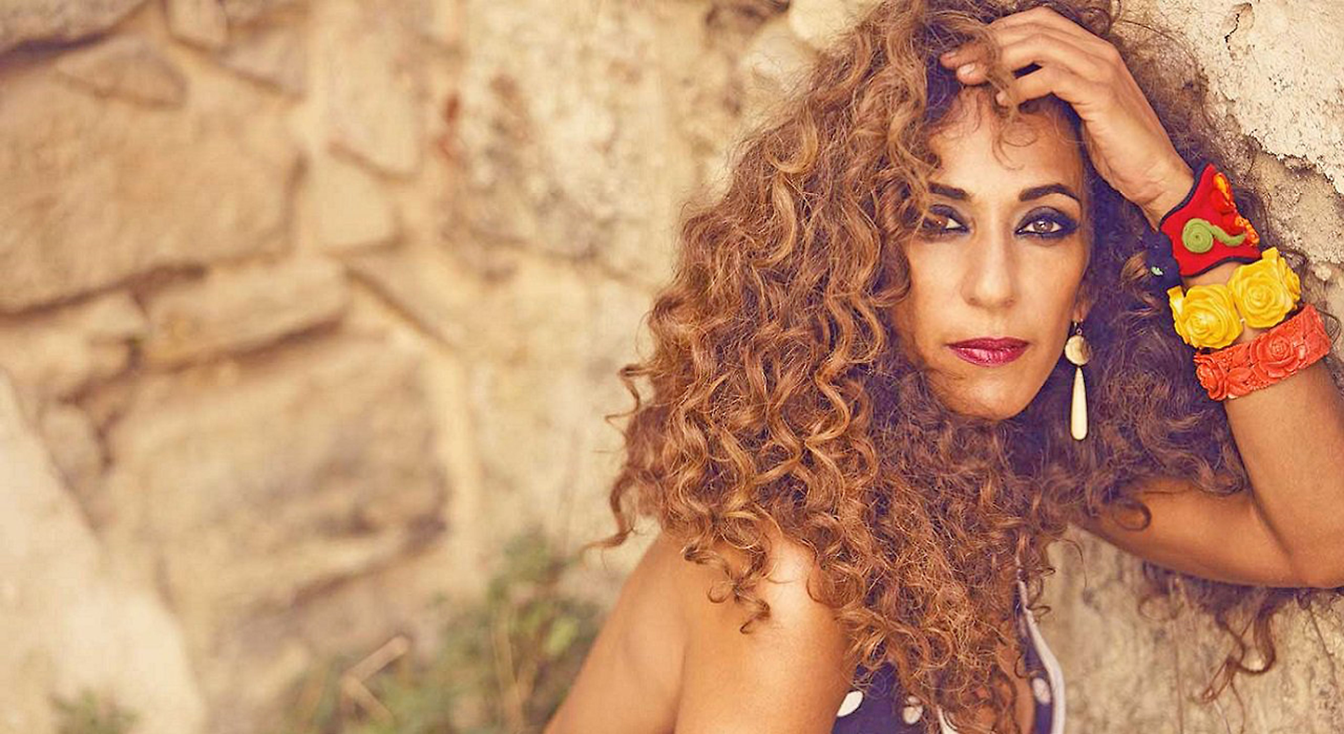 Rosario Flores.
