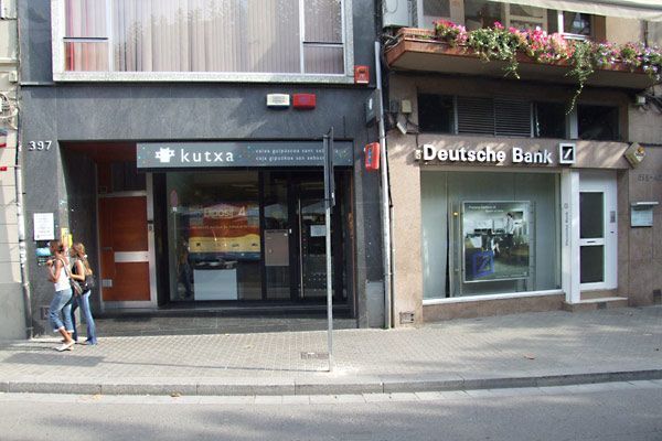 Dos entidades bancarias al Camino real