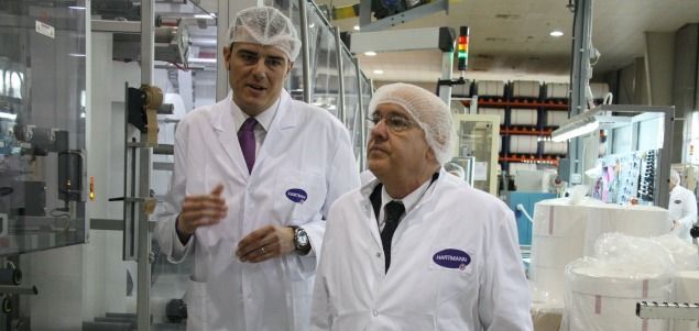 Marc Pérez (Hartmann) y el consejero Boi Ruiz