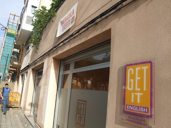 Fachada de la academia de inglés Fachada de la academia de inglés