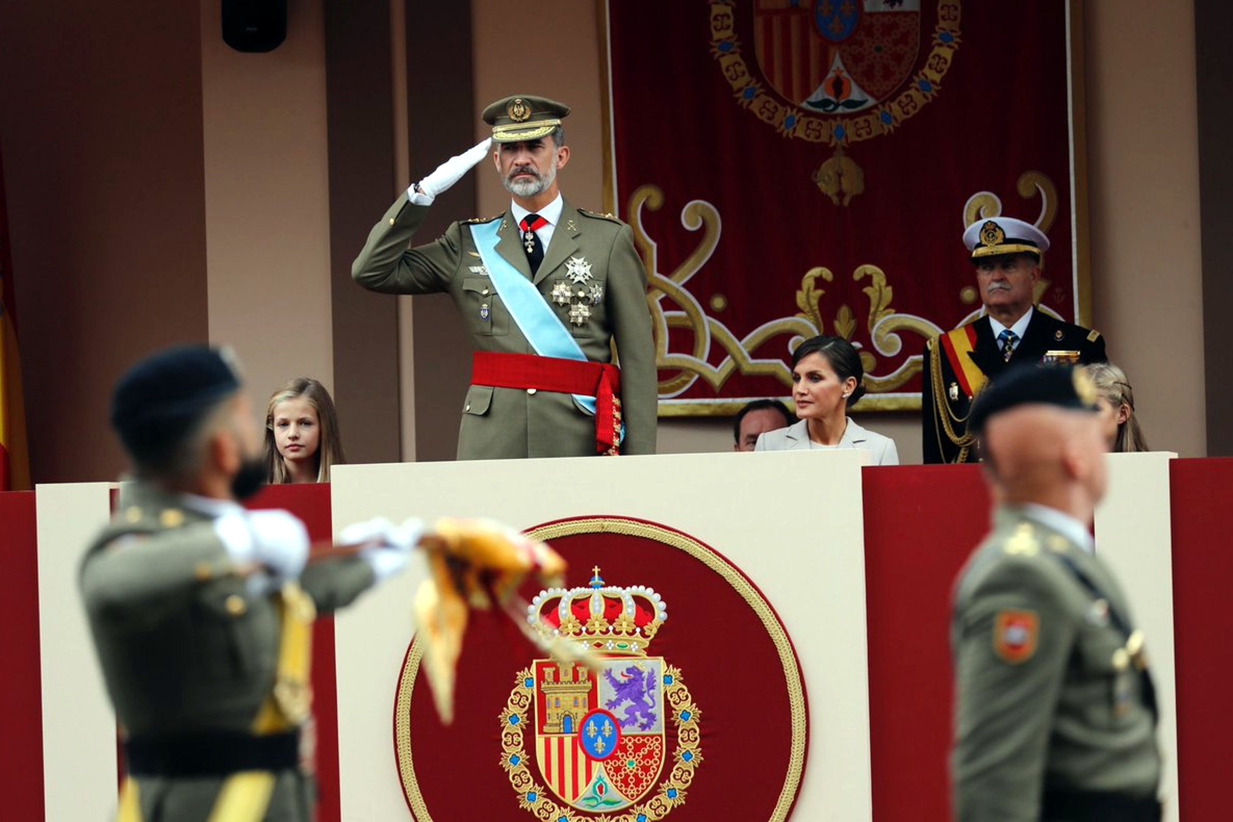 El rey Felip VI presenciando el desfile militar del 12 de octubre de 2018. Foto: ACN El rey Felip VI presenciando el desfile militar del 12 de octubre de 2018. Foto: ACN