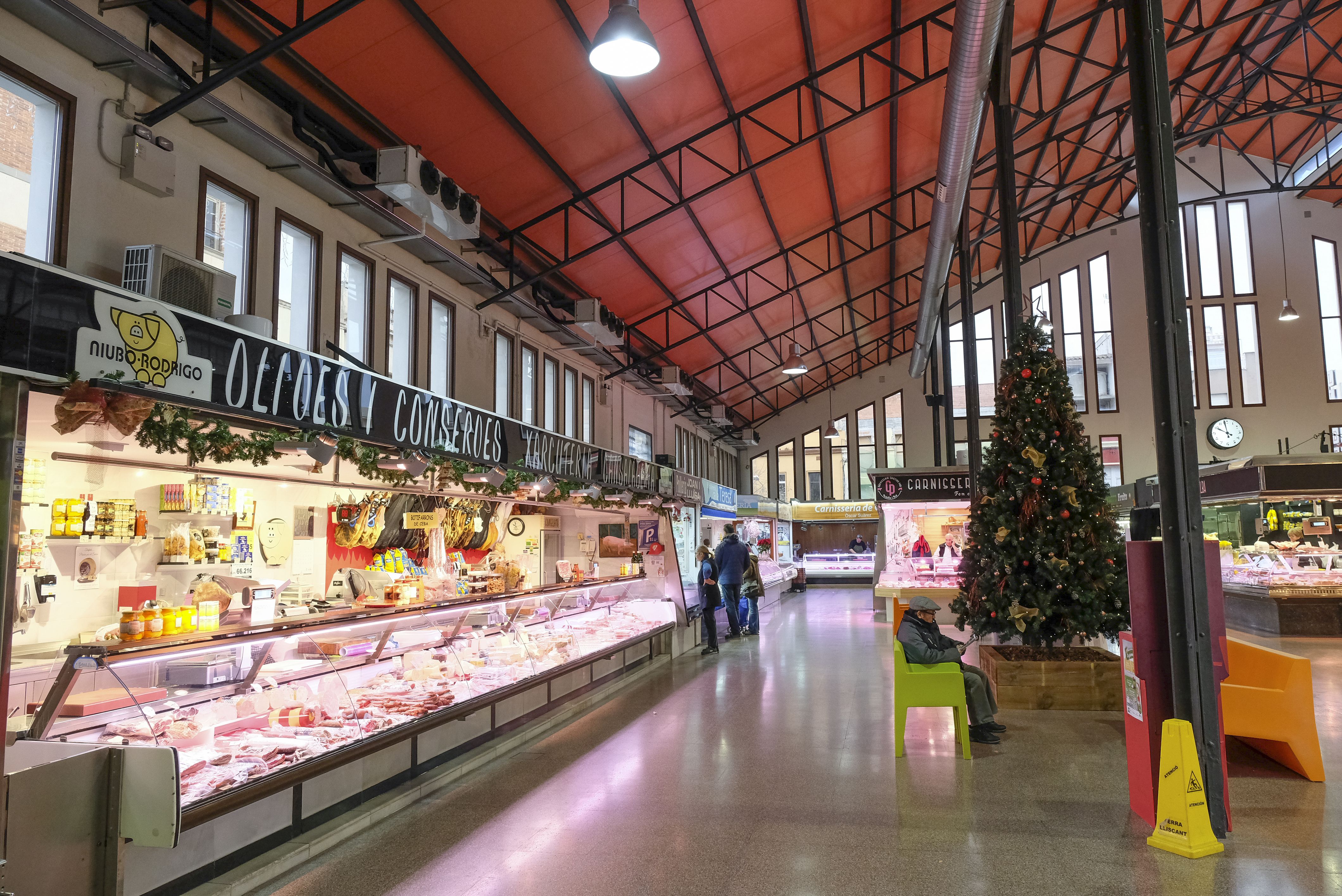 Interior del mercat de la plaça de Cuba. Foto: R. G. 