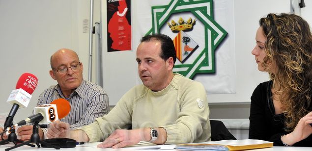 Beni Jurado, en el centro de la imagen, en un acto de la FECAM Beni Jurado, en el centro de la imagen, en un acto de la FECAM