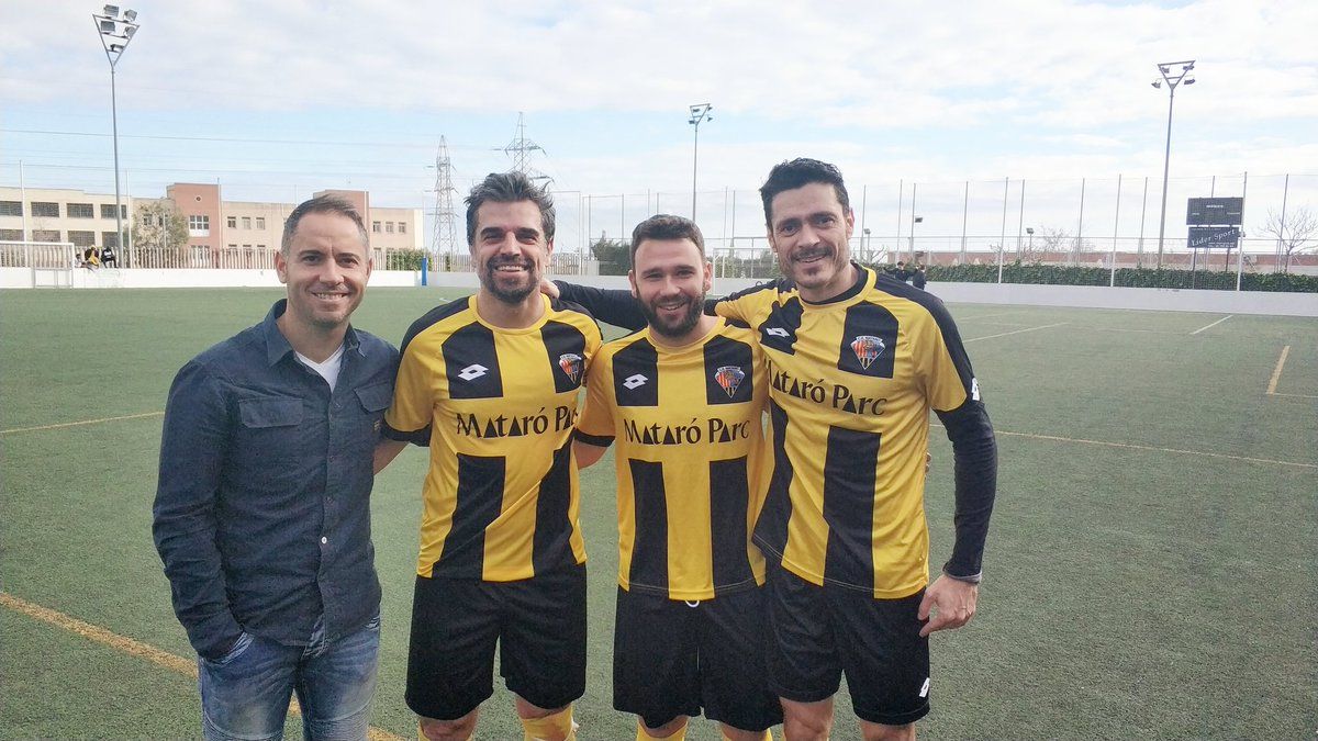 El entrenador Raúl Monroy con Kiku, Sauras y el actual capitán Aitor Gonzàlez. Foto: @cemataro