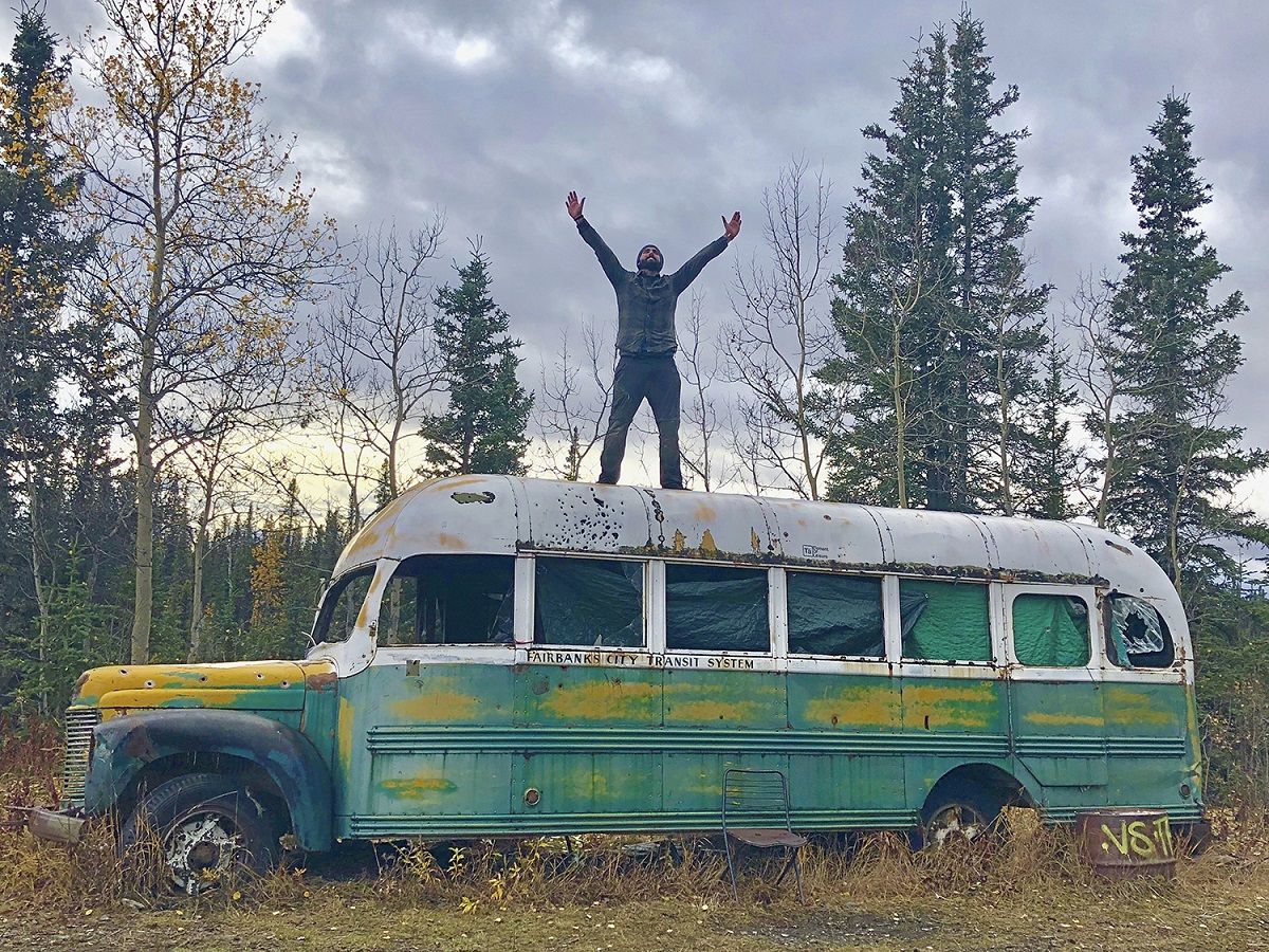 Santi Garcia en arribar al Bus on va viure més de 100 dies Christopher McCandless.