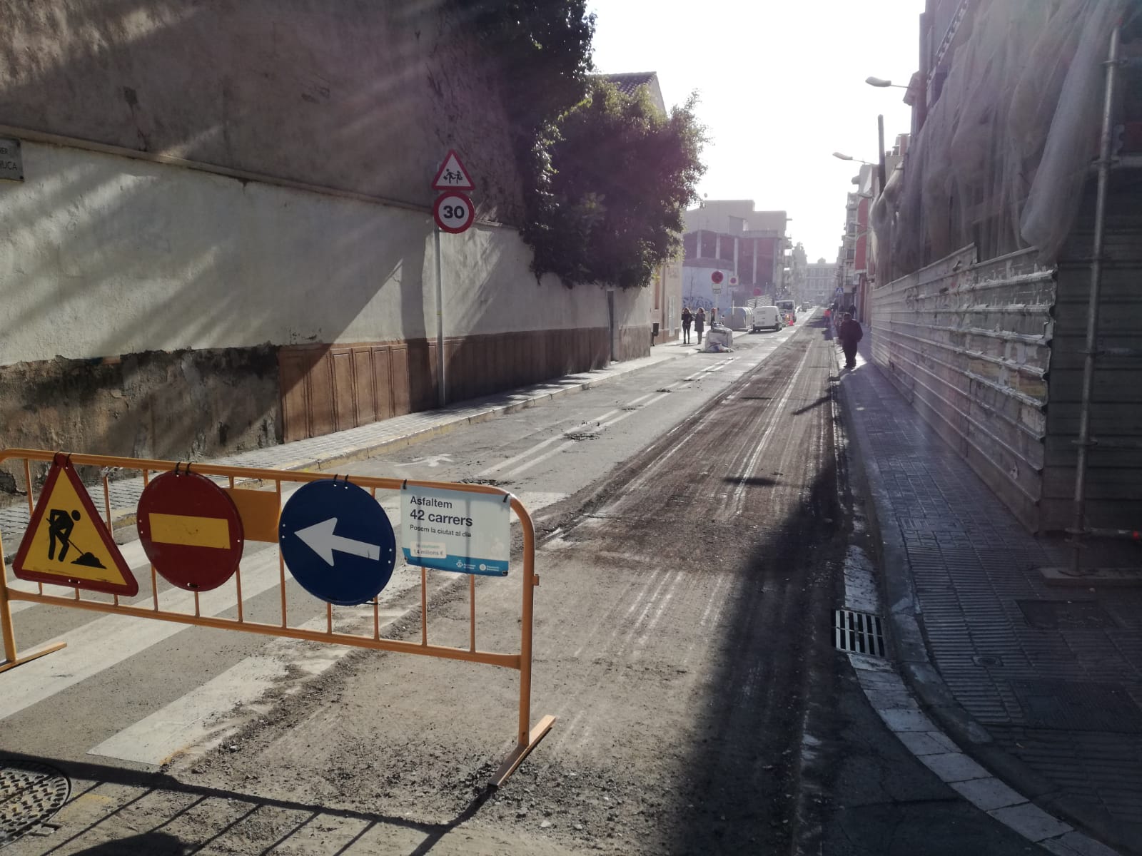 Reasfaltat del carrer Churruca. Foto: V. B.