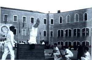 Salvador actuando a los festivales gimnásticos de los Salesians (1964) Salvador actuando a los festivales gimnásticos de los Salesians (1964)