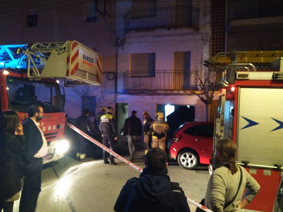 Los Bomberos al lugar de los hechos. Foto: David Aldana Los Bomberos al lugar de los hechos. Foto: David Aldana