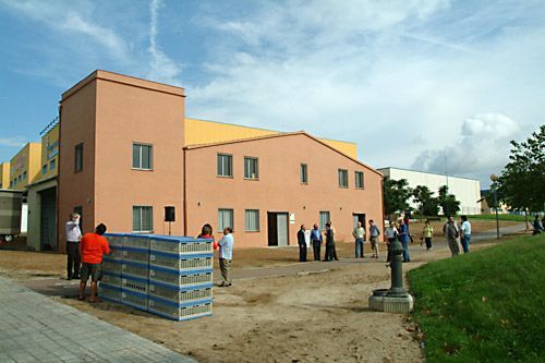 La fachada de la masía La fachada de la masía