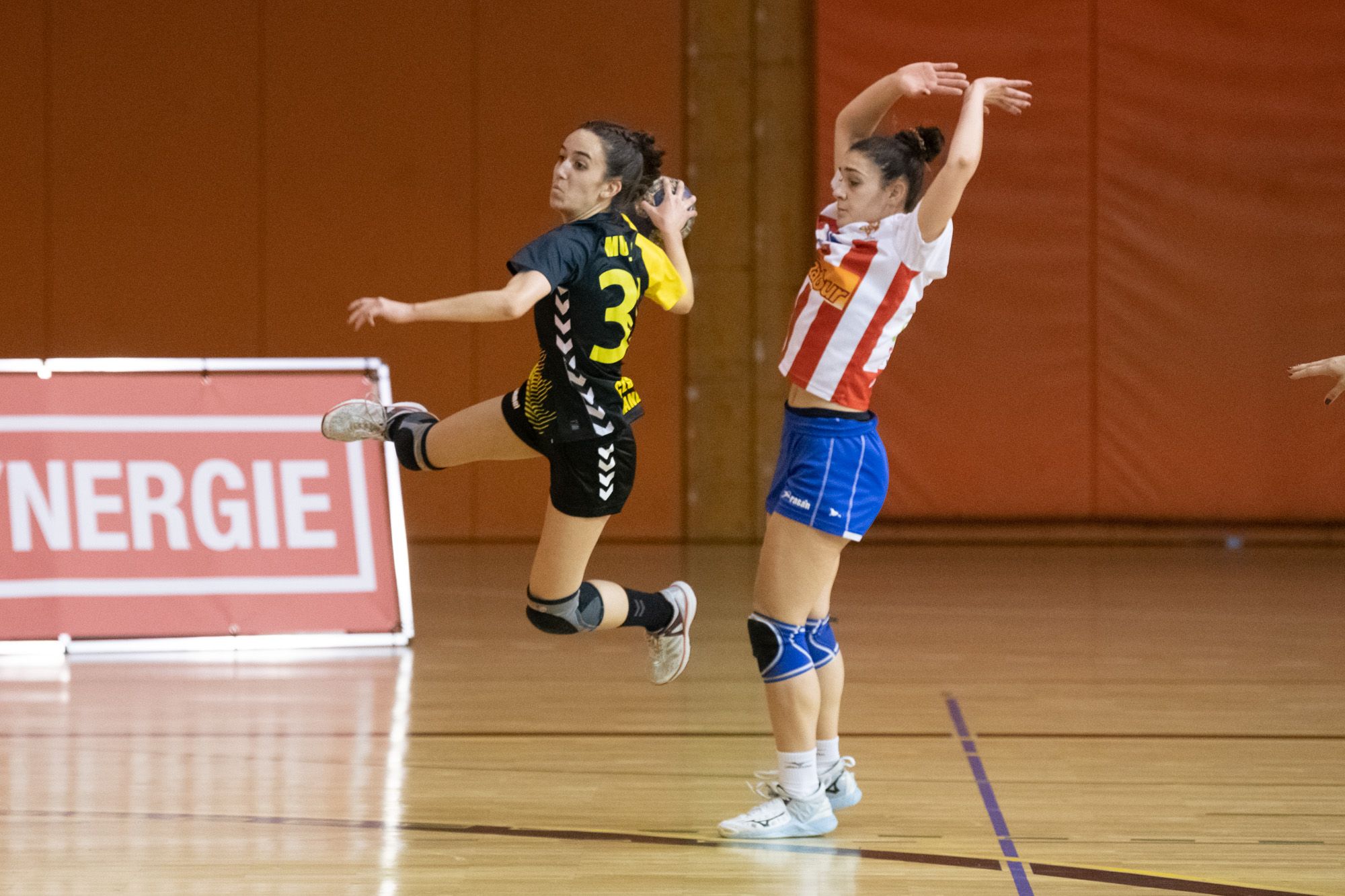Handbol femení JH Mataró - Sant Joan Despí. Foto: R.Gallofré